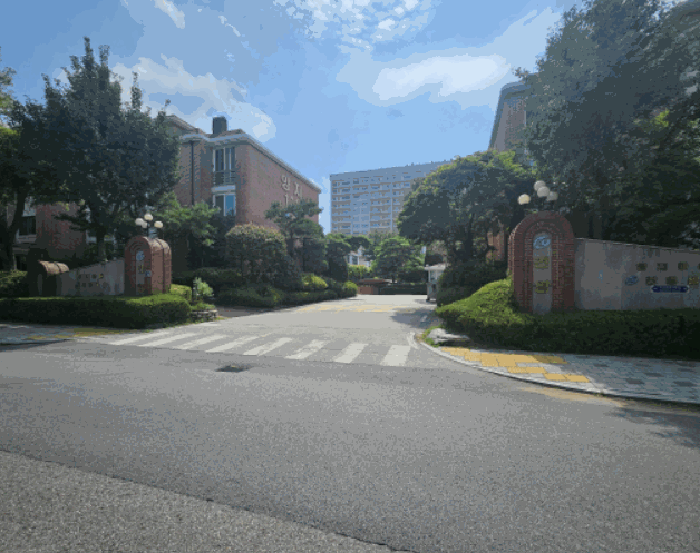 본건 소재 단지 입구