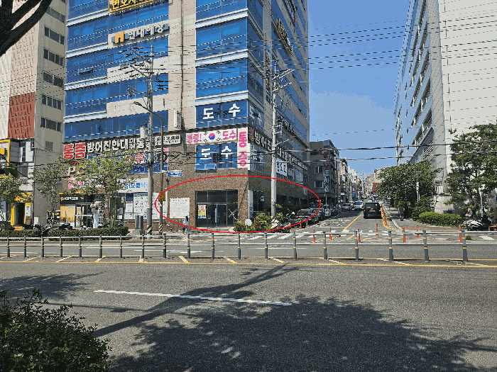 본건