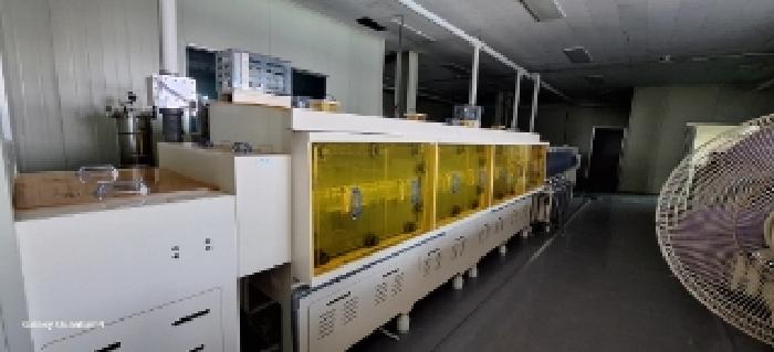 4층 공장 내부 기계기구