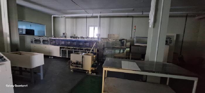 4층 공장 내부 기계기구