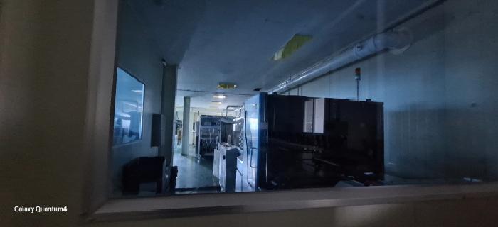 4층 공장 내부 기계기구