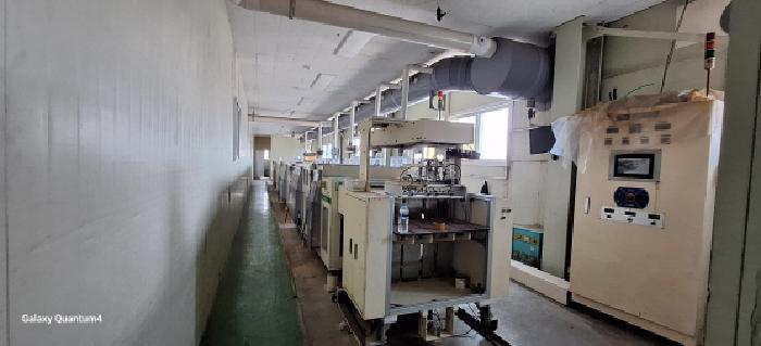 4층 공장 내부 기계기구