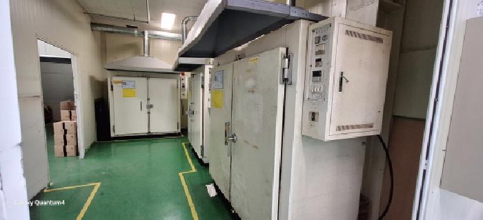 3층 공장 내부 기계기구