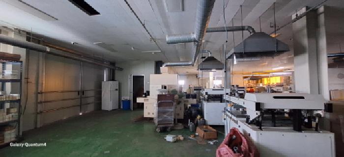 5층 공장 내부 기계기구