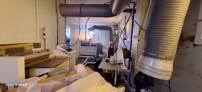 5층 공장 내부 기계기구