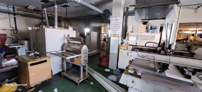 5층 공장 내부 기계기구