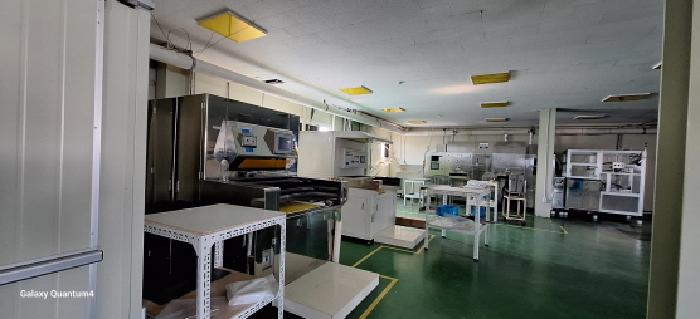 4층 공장 내부 기계기구