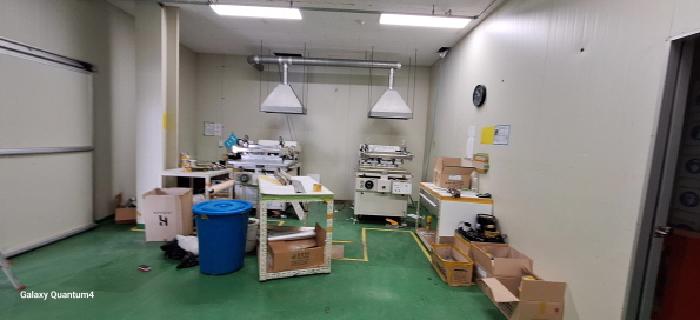 3층 공장 내부 기계기구