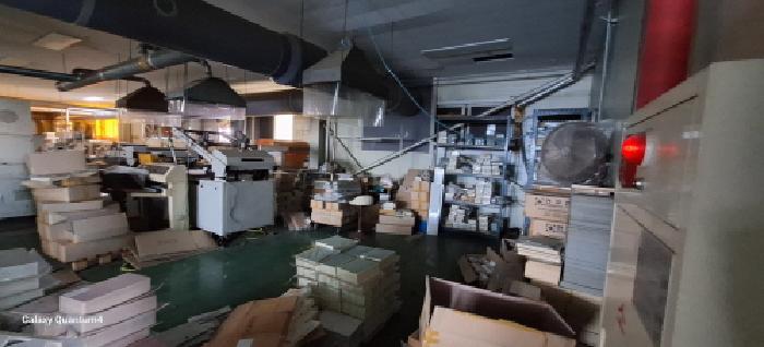 5층 공장 내부 기계기구