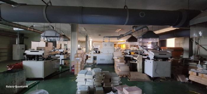 5층 공장 내부 기계기구