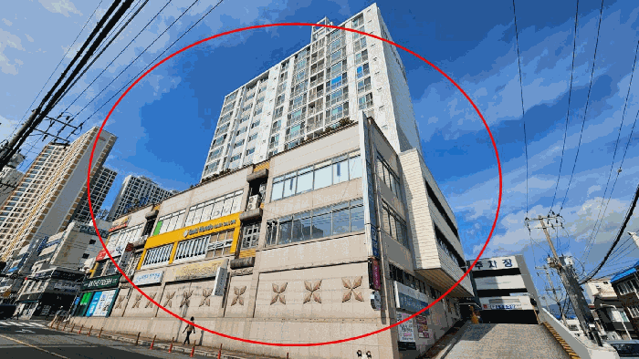 천지리치빌 남동측→북서측 전경
(주차장 입구)