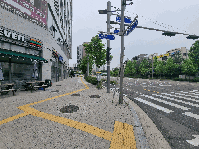 본건 인접도로 및 전경(남서측)