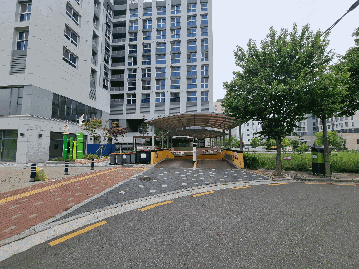 본건 지하주차장 출입구