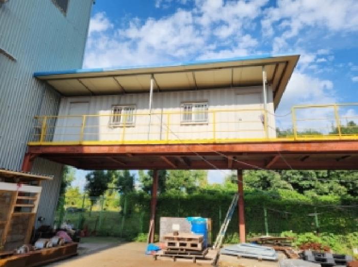 제시외 컨테이너(목록5. 6 건물 사이에 소재함)