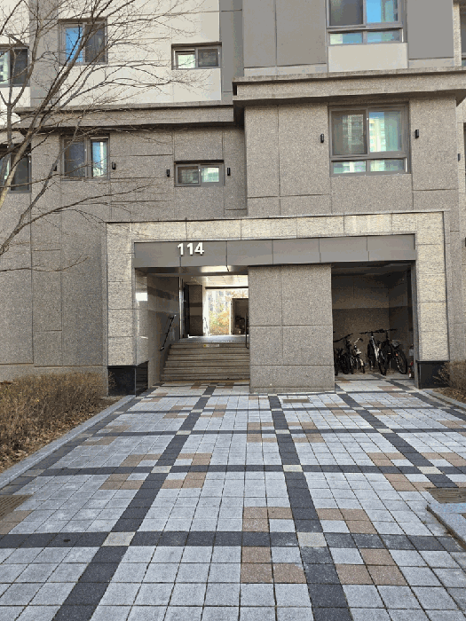 114동 1층 출입구