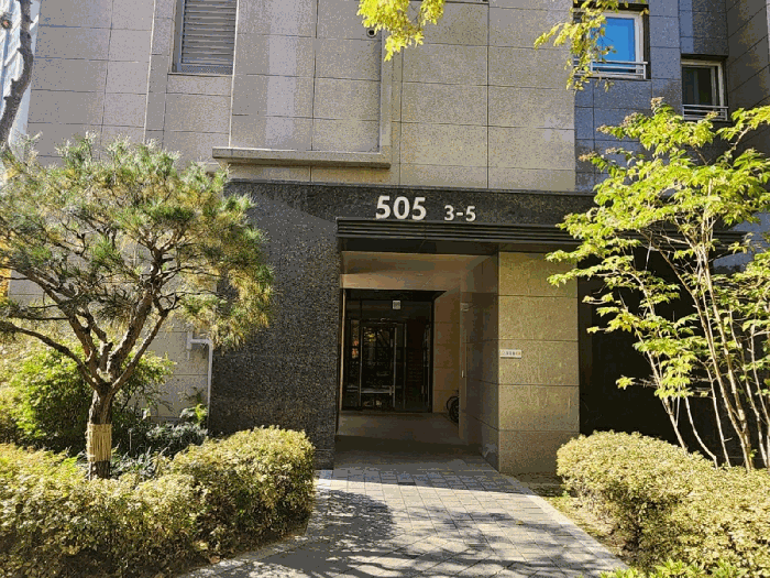 1층 공동 출입구