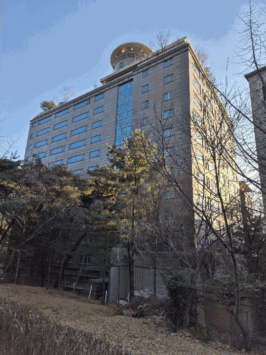 대상물건 북서측에서 촬영