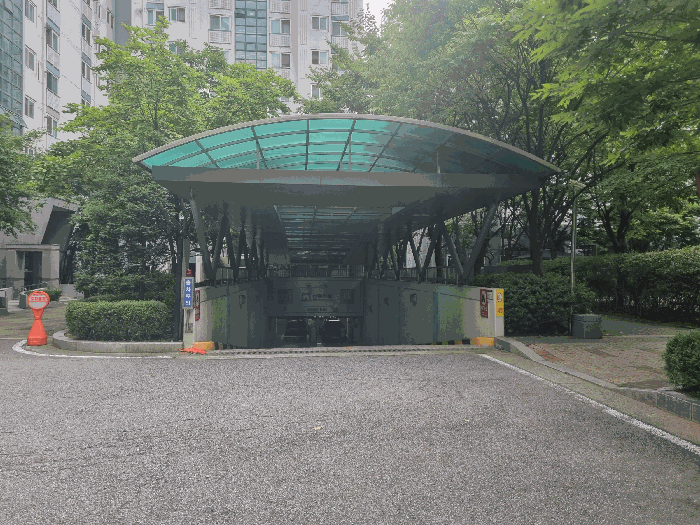 지하주차장 출입구