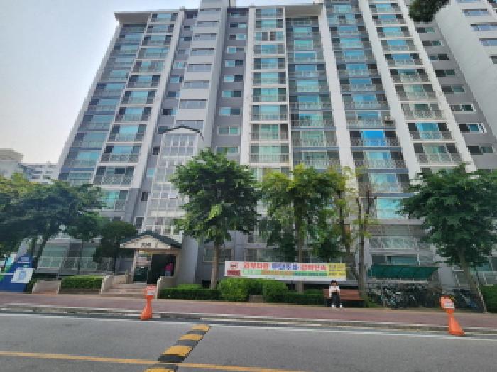 해당 아파트 354동 건물 전체 외관