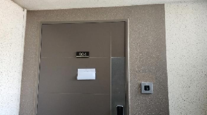 세대 출입문(안내문 부착)