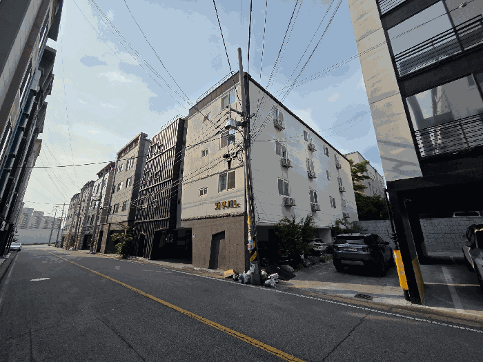 남동측에서 본 전경