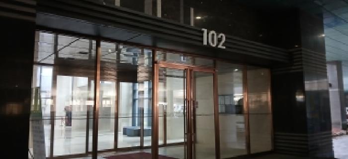 102동 출입구