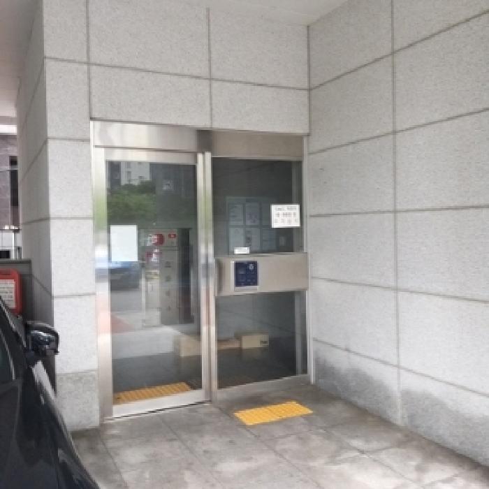 공동 출입문