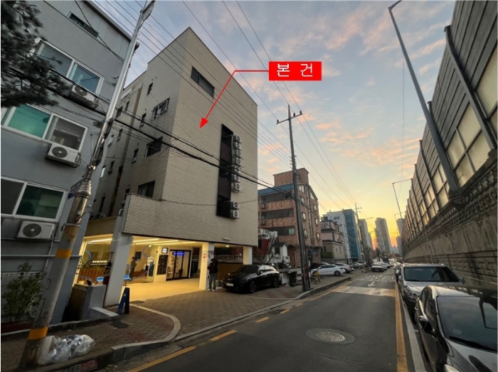 본 건 전경