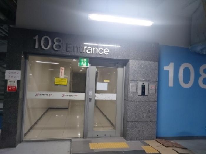 공동 출입문 전경