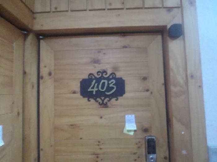 목록2. 4층 403호 출입문