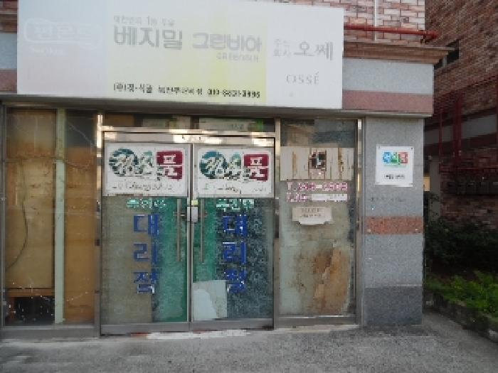 1층 우측 상가 출입문 전경