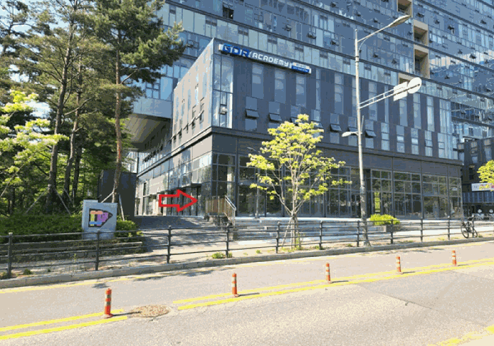 본건