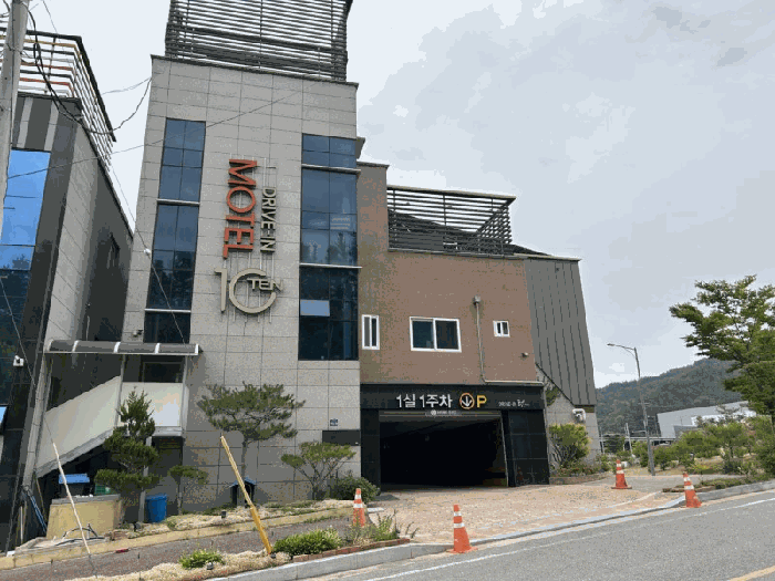 본건 서측에서 촬영한 전경
