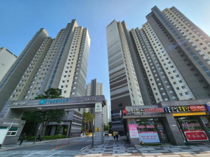 아파트 정문