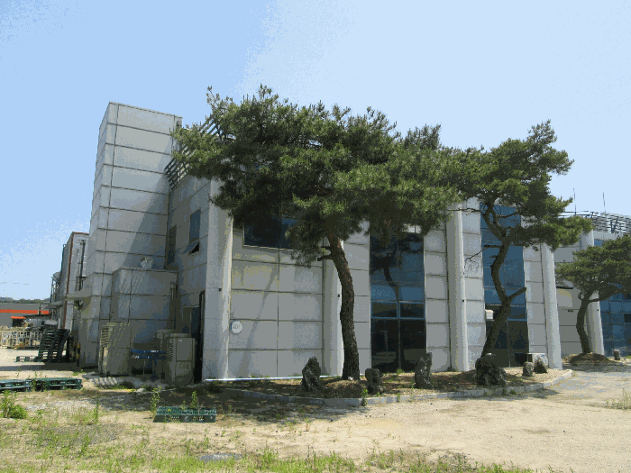 건물 우측 및 후면