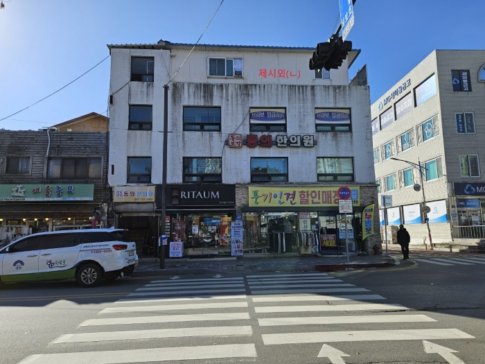 본건 전경 및 제시외건물(ㄴ)