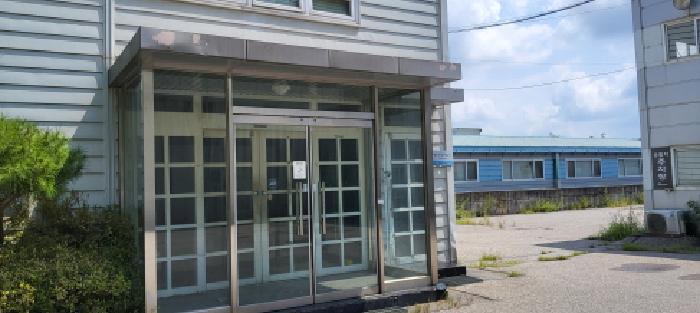 목록11 공장건물 에이동 출입구