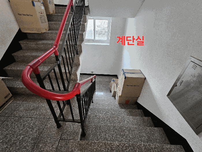 기호3건물 계단실