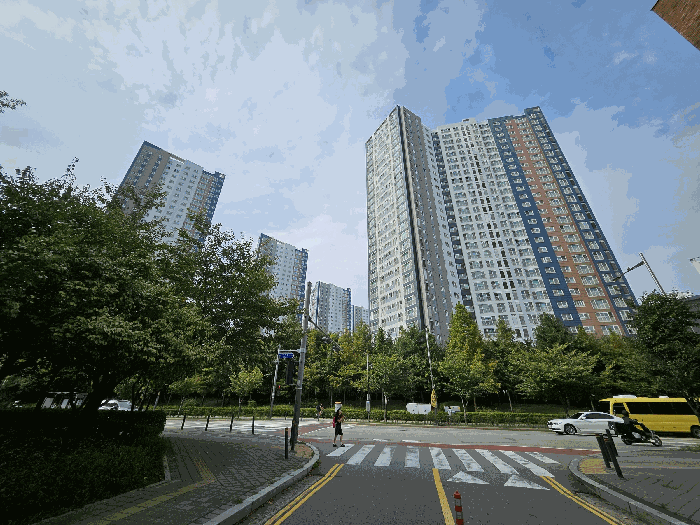 본건 아파트 단지 전경