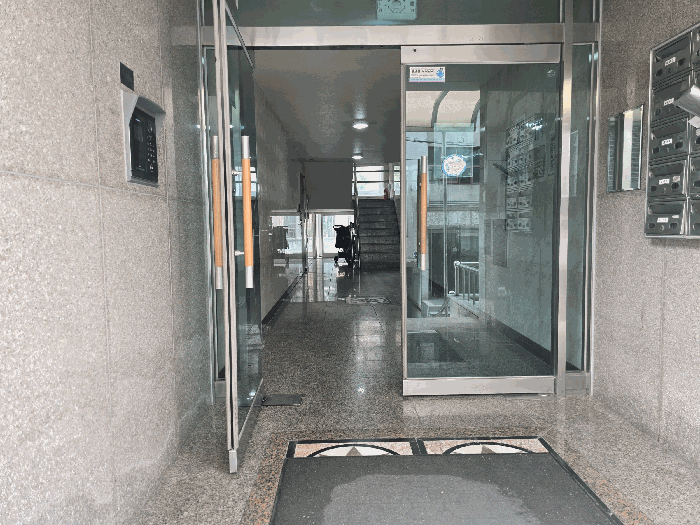 일층 공동 출입