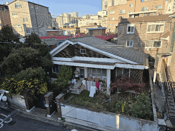 본건