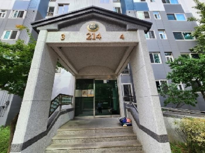 공동 현관 입구