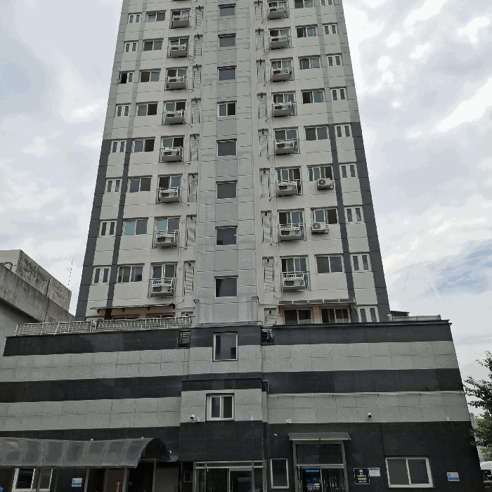 [ 본건 서측 전경 ]