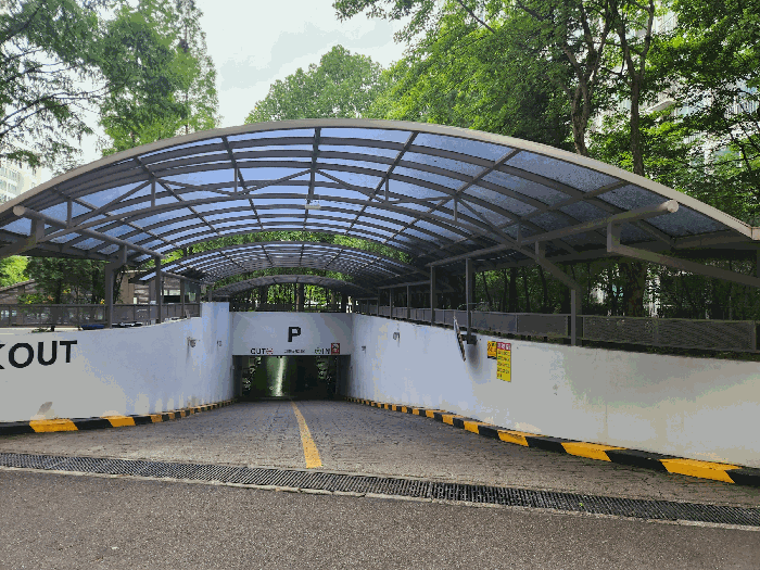 지하주차장 출입구