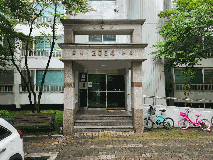 본건 2004동 3-4호 라인출입구