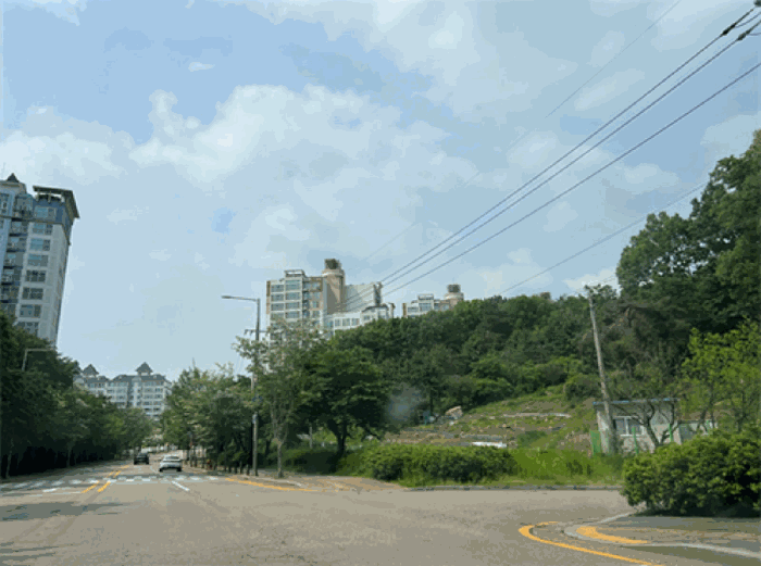 <본 단지 남측 도로변에서 촬영>‘><br /><img src=
