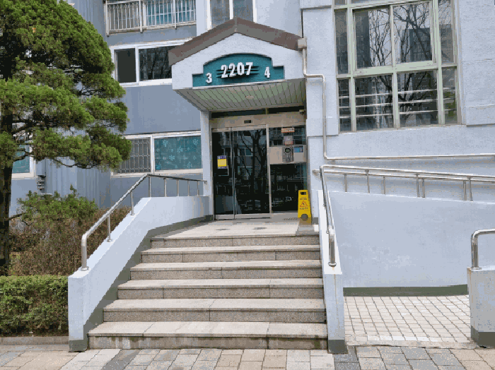주출입구