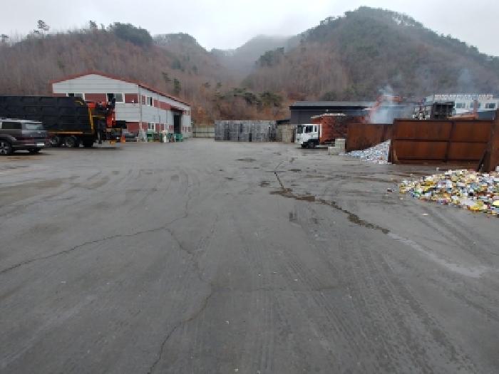 공장 마당 전경