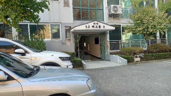 본건 출입구