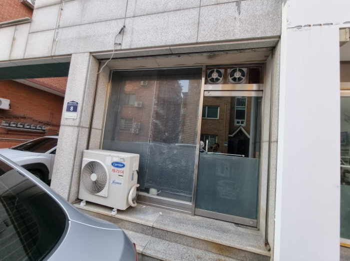 목록2. 101호 회사사무실 출입문